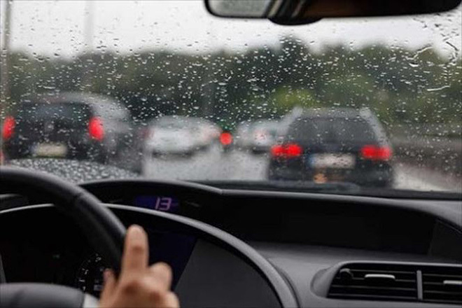Sáu nguyên tắc lái xe dưới trời mưa